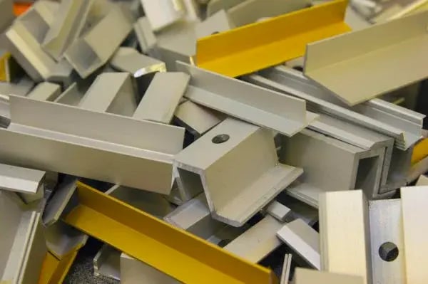 roll-forming-vs.-extrusion-600x399-1